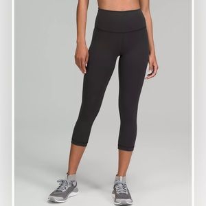 Lululemon cropped black leggings with mesh
